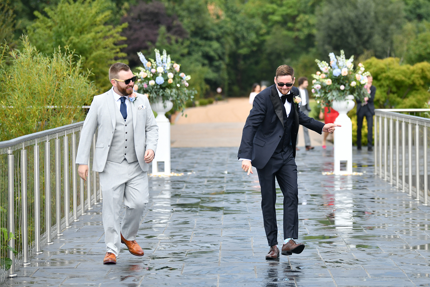 Wedding Photographer Amber Lakes The Grooms Arrival Hald Day Wedding Photography PackageThe Wedding Photo Company Images