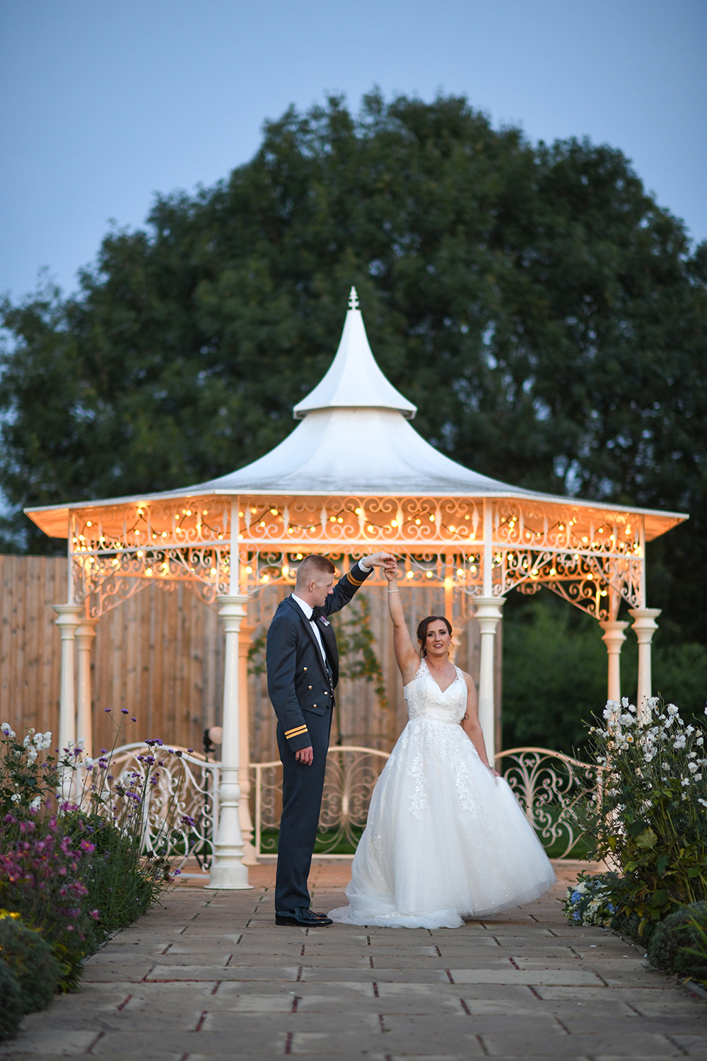 Garden Pavilion Wedding photographer The Pear Tree, Purton