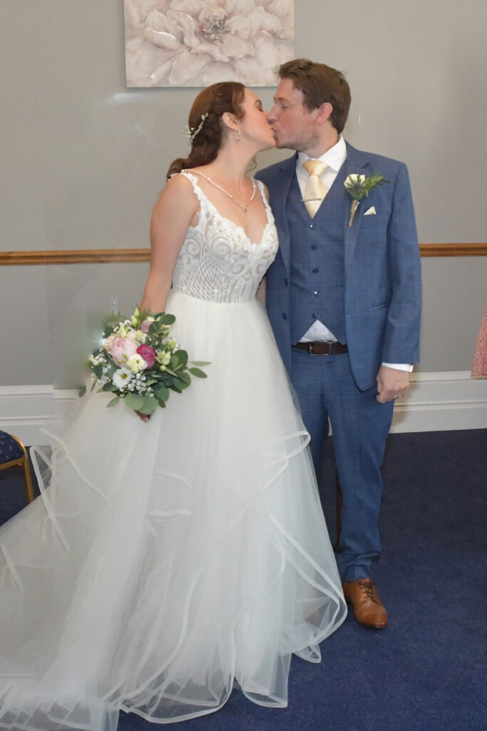 Wedding photographer Aldershot Registry office