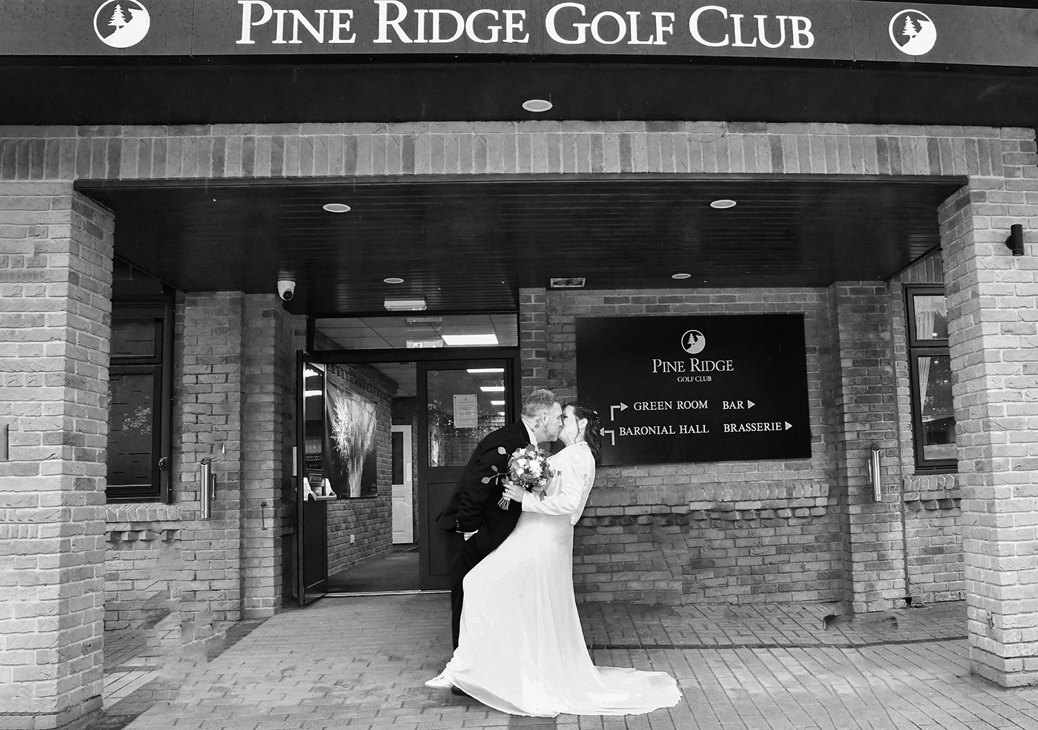 Wedding Photographer Pineridge Golf Club